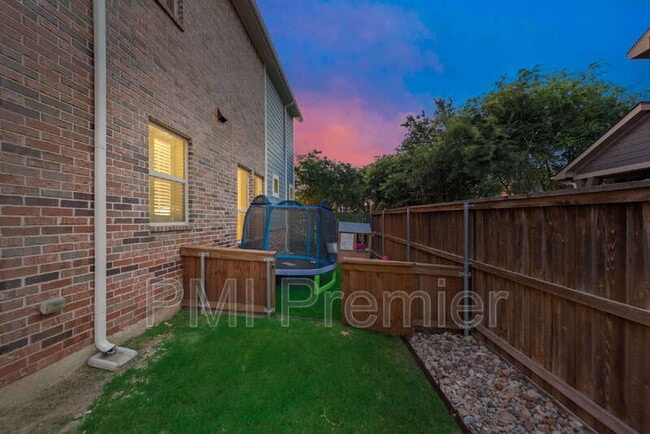 Building Photo - 1212 Arrow Park Way