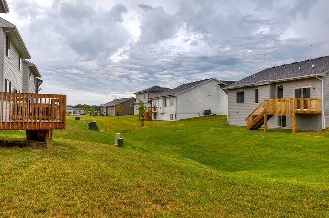 Building Photo - Like-New 4-Bedroom Home in Heritage Park –...