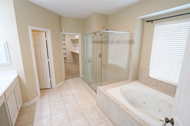 Building Photo - 22719 Sierra Lake Ct