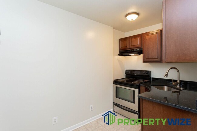 Building Photo - 7241 Holabird Avenue Apt B
