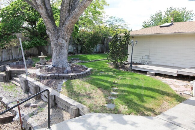 Building Photo - 4 BD, 4 BA House in Kennewick- Views of th...
