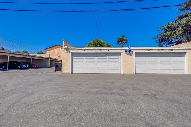 Building Photo - 6633 Crenshaw Blvd