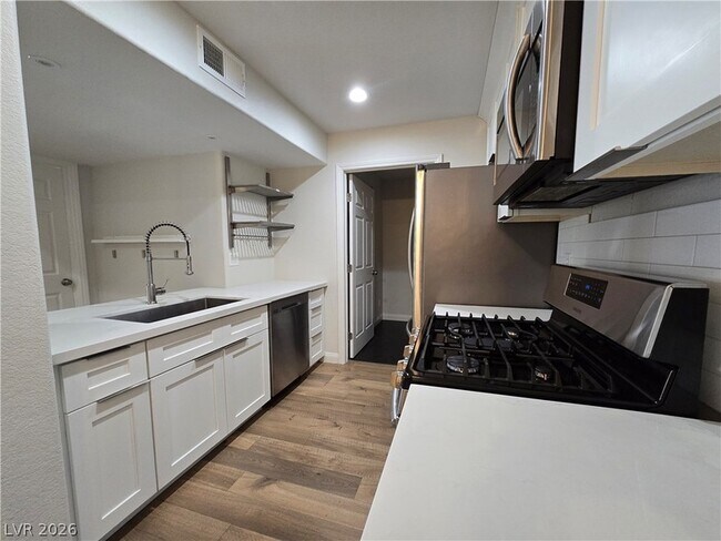 Building Photo - 7885 W Flamingo Rd