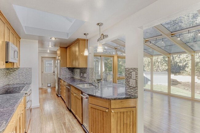 Building Photo - 4Bd/2Ba Bellevue House