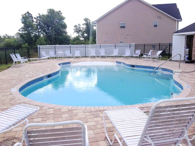 Building Photo - 135 Sugarberry Cir