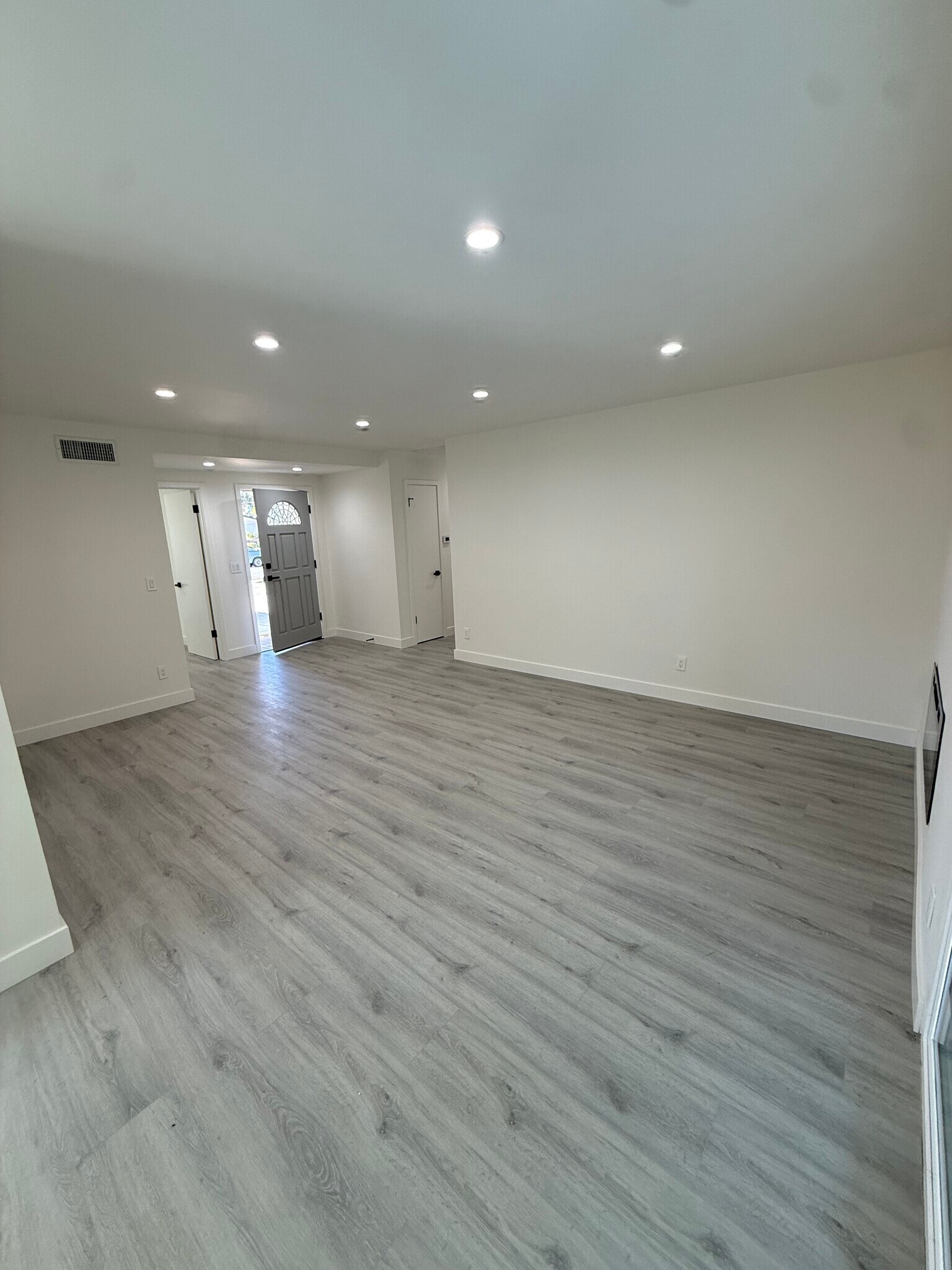 Building Photo - 6650 Sale Ave