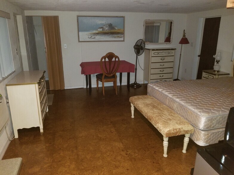 Building Photo - 300 Salem Ave NW