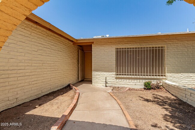 Building Photo - 5528 W Calavar Rd