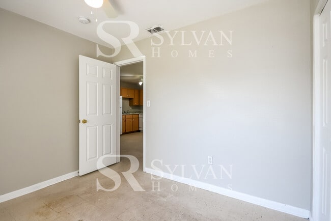 Building Photo - The living is easy in this 3 bedroom, 1 bathroom home