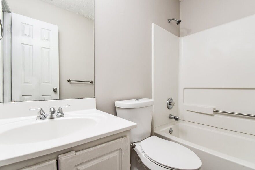 Building Photo - 1322 Sandybrook Ct