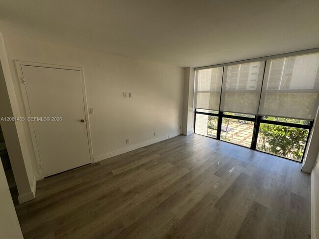 Building Photo - 17011 N Bay Rd