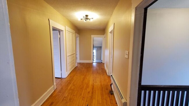 Building Photo - Beautifully Remodeled Spacious, Charming H...