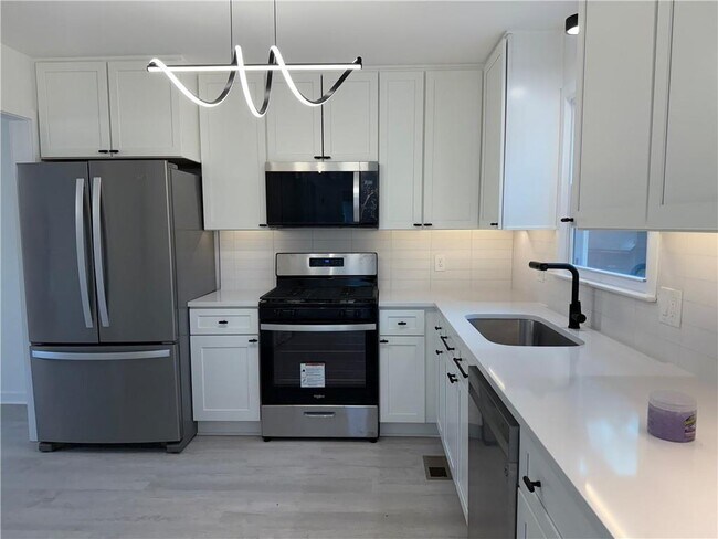 Building Photo - 3663 Heatherwood Dr NE