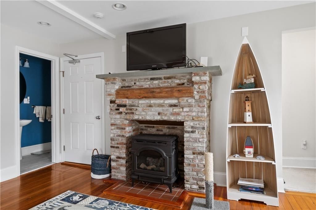 Building Photo - 22 Stockholm St