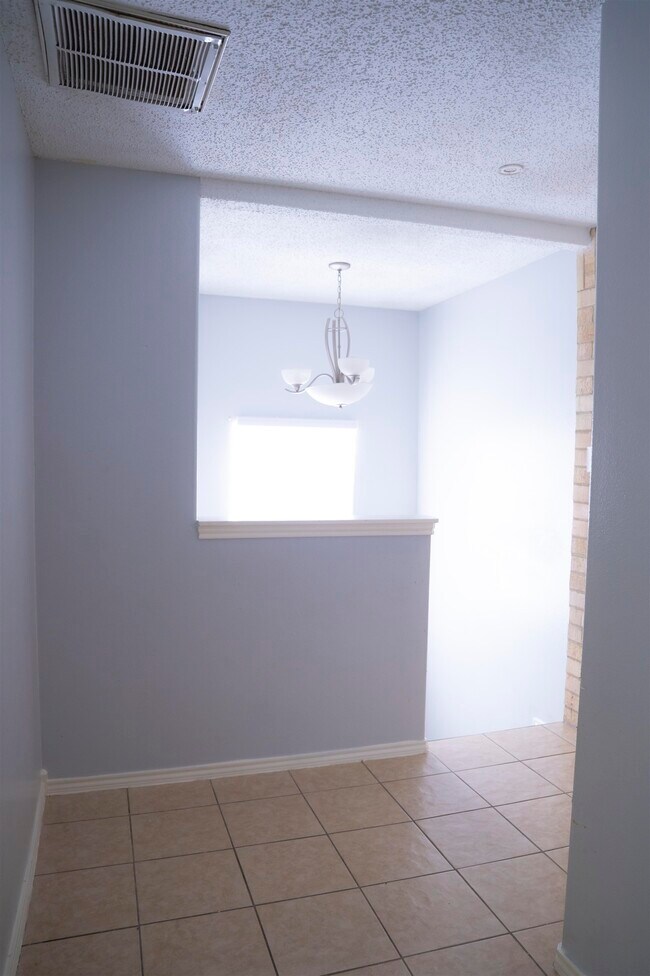 Building Photo - 311 Soria Dr