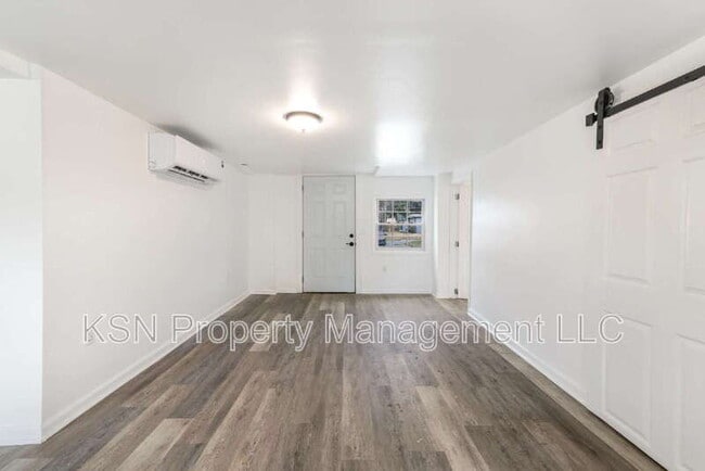 Building Photo - 2015 E 58th St