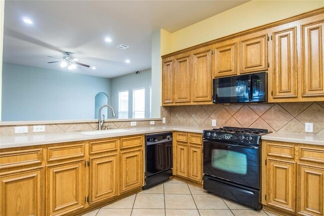 Building Photo - 8847 Distant Woods Dr