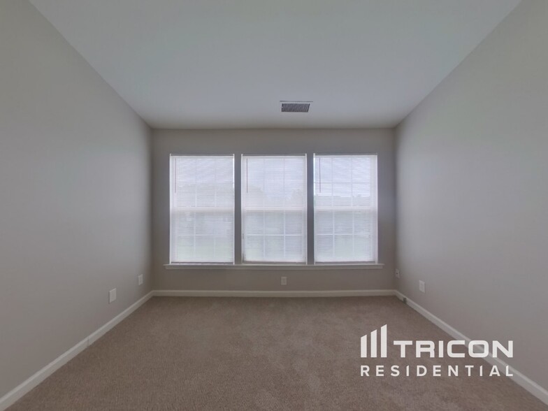 Building Photo - 2416 Deberry Ct