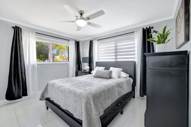 Building Photo - 2260 NE 62nd St