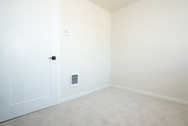 Building Photo - New Modern Ballard Townhouse | 3BR/2BA | Private Patio & Backyard