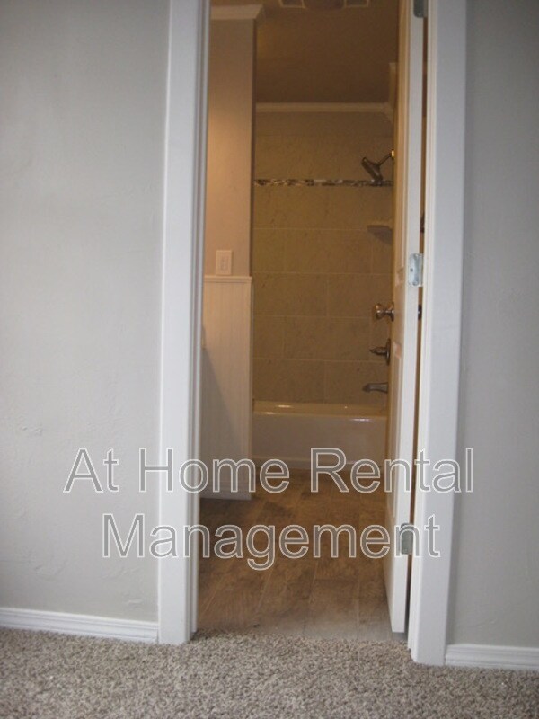 Building Photo - 9224 S Hudson Ave