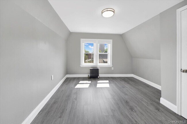 Building Photo - 310 W 238th St