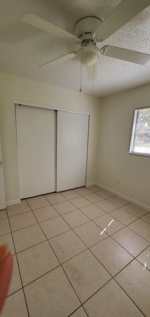 Building Photo - Three Bedroom with Bonus Room