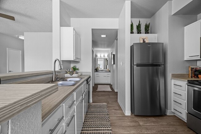 Building Photo - Greentree