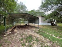 Building Photo - 3 bed 2 bath on one acre lot. New vinyl fl...