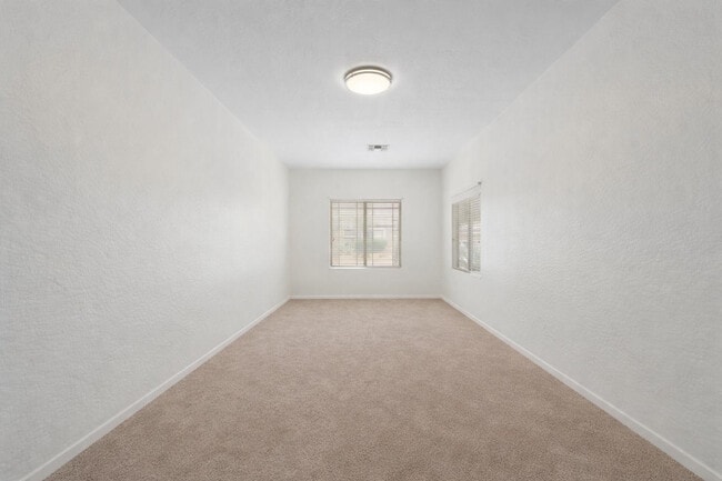 Building Photo - 5404 E Lonesome Trail