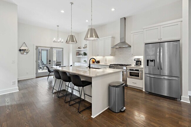 Building Photo - 3206 West End Cir