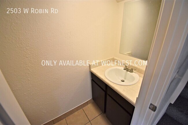 Building Photo - Amazing 3 Bed West Valley Unit!