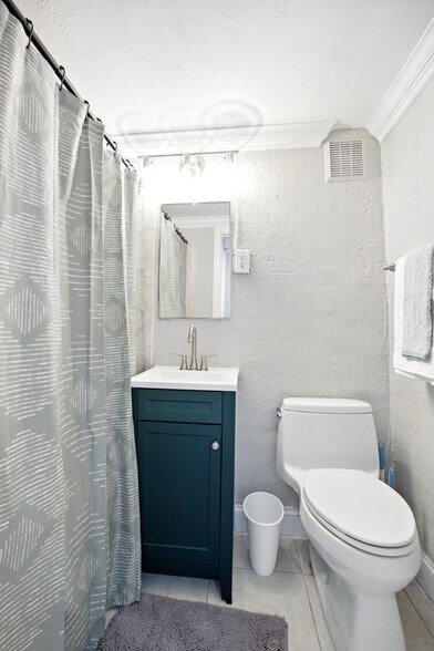 Building Photo - 311 W Ashley St