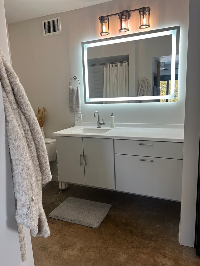 Building Photo - 50 Patchen Rd