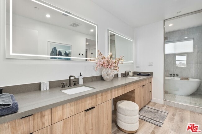 Building Photo - 4912 S Centinela Ave