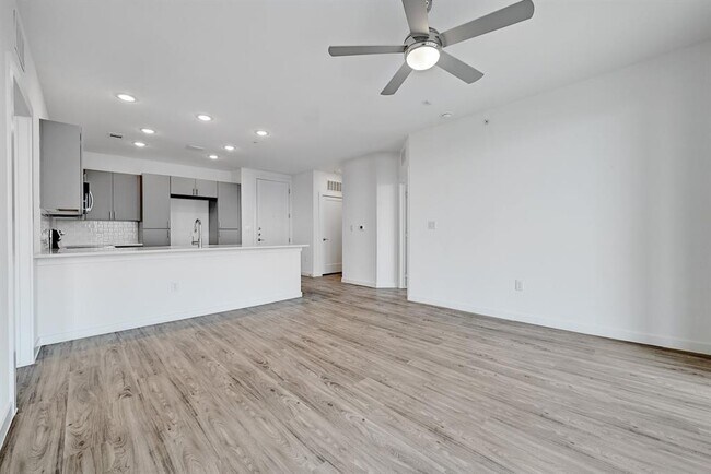 Building Photo - 4801 Springdale Rd