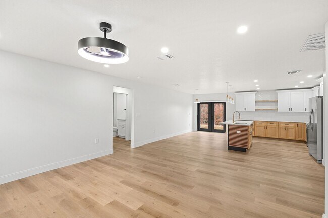 Building Photo - 1623 Espejo St SE