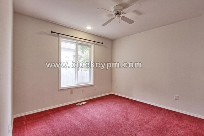 Building Photo - 4 Bed, 2 Bath Home on a Cul-de-sac in Lake...