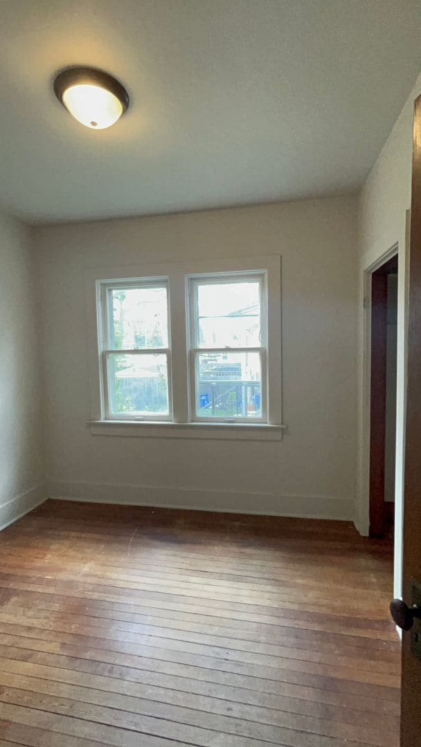 Building Photo - 901 Cottage Ave