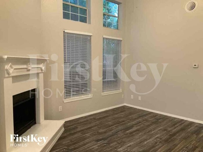 Building Photo - 1150 Lombard Ln