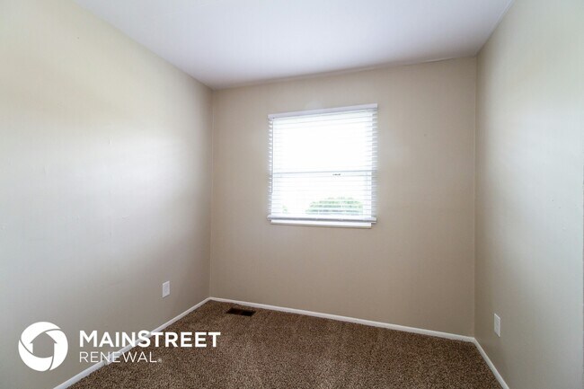 Building Photo - 1880 Queensrowe Pl