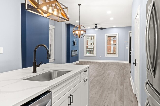 Building Photo - 640 Neil Ave