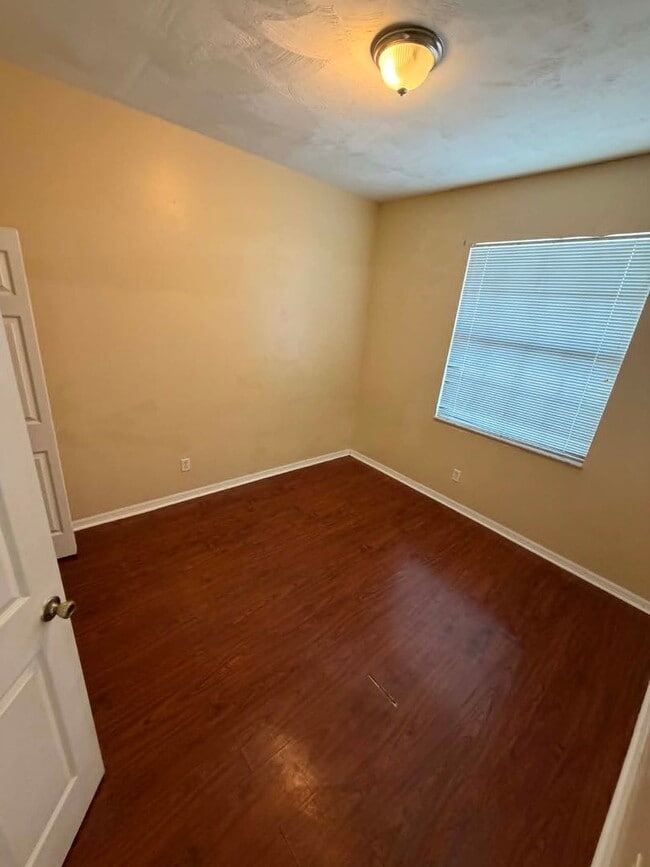Building Photo - 3 Bedroom with FREE FIRST MONTHS RENT FREE