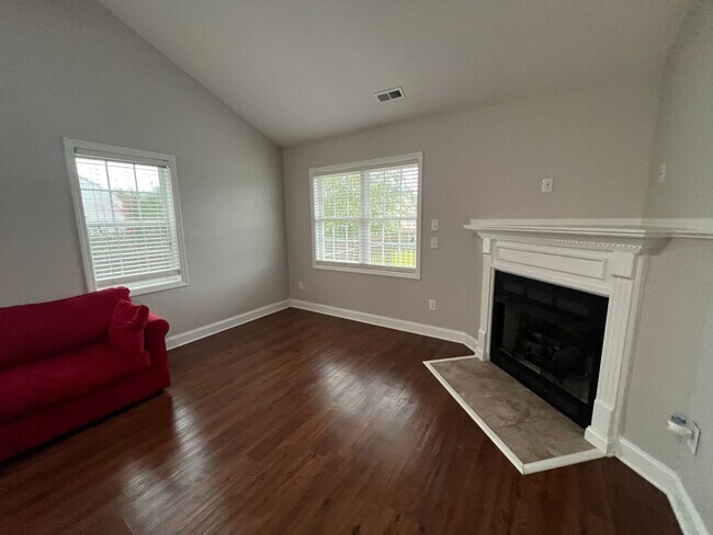 Building Photo - 314 Springcreek Ct