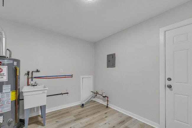 Building Photo - 2331 Deerfield Ct