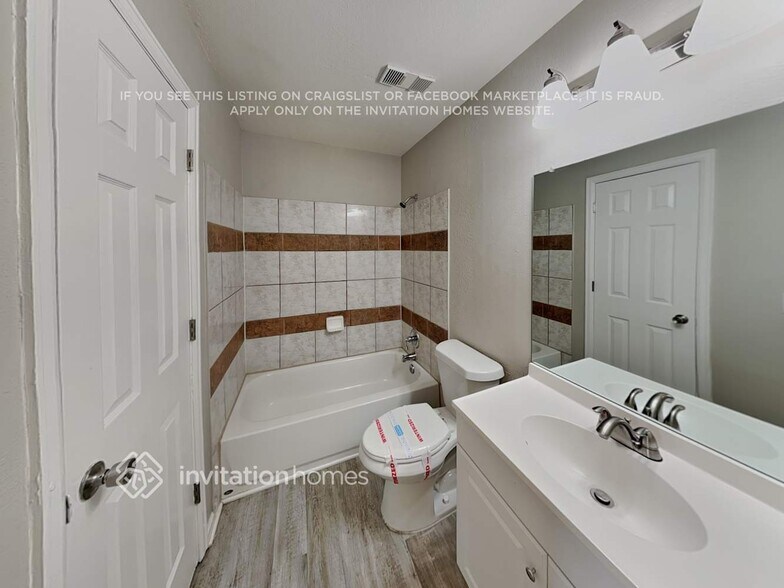 Building Photo - 1621 Gibralter St