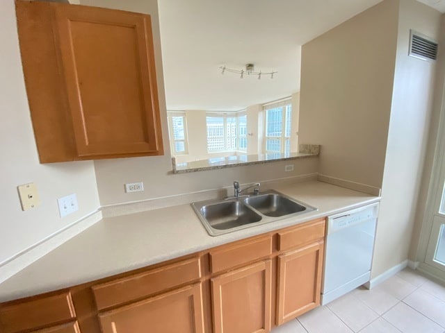 Building Photo - 345 N La Salle Dr