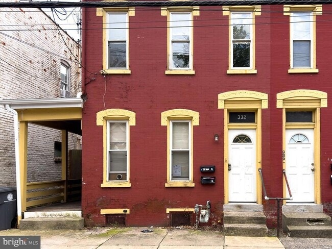Building Photo - 332 Chestnut St