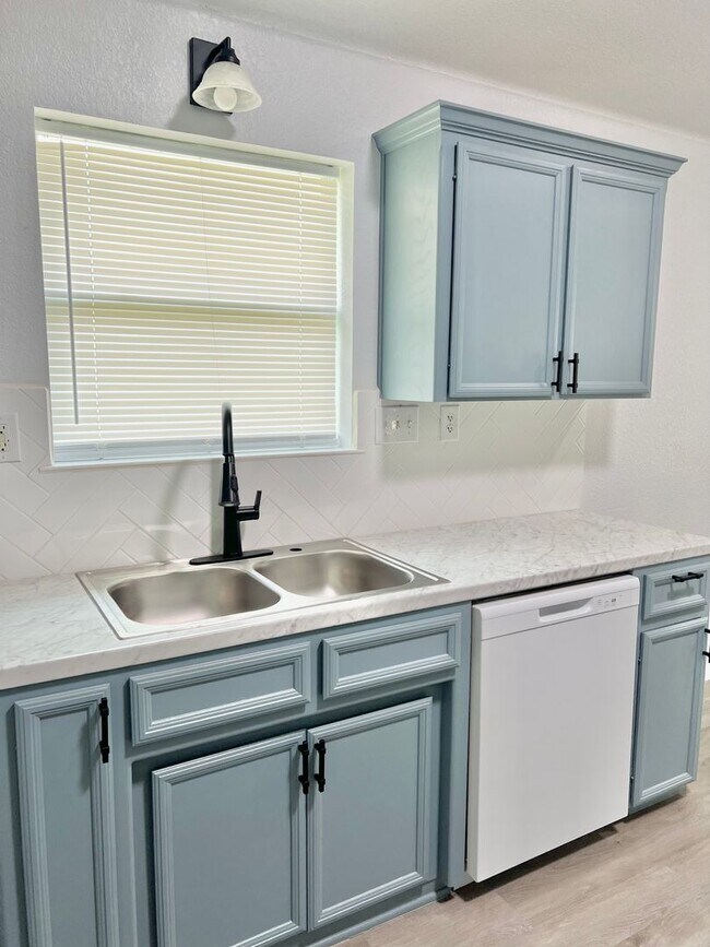 Building Photo - Updated 4 Bed Home in Killeen!