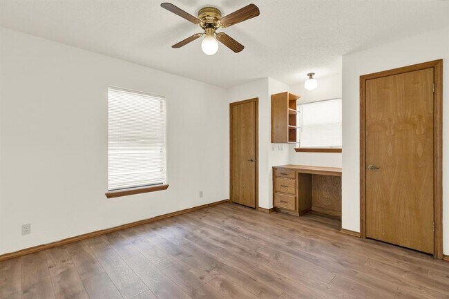 Building Photo - 850 Mission Hills Dr